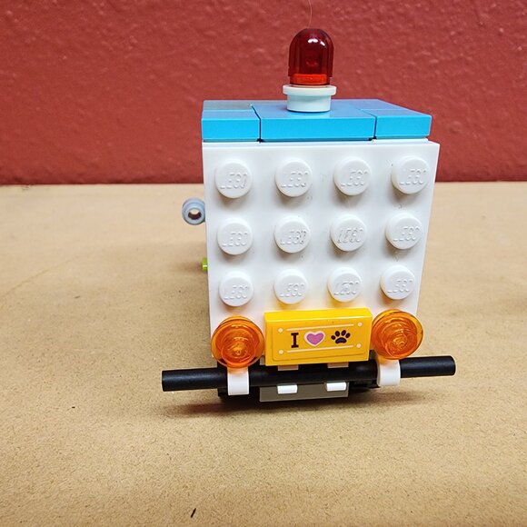 LEGO FRIENDS: Heartlake City Pet Center (41345) with Instruction Manual - Picture 10 of 12